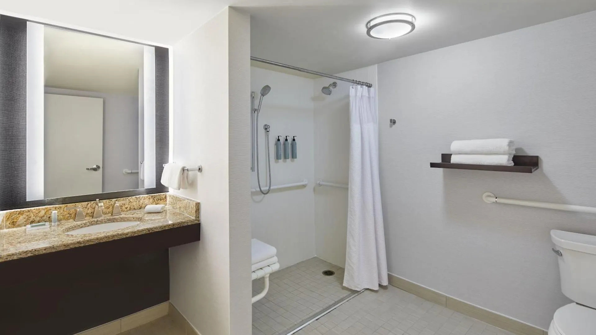 Courtyard By Marriott Nashville Downtown 3*,