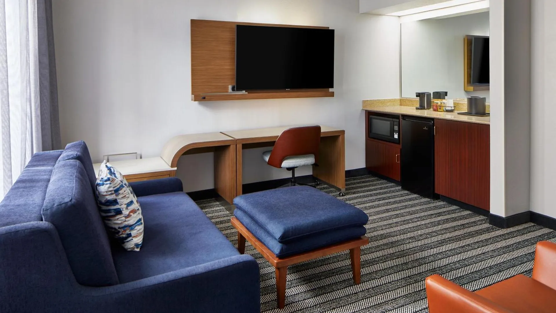 Courtyard By Marriott Nashville Downtown Hotel